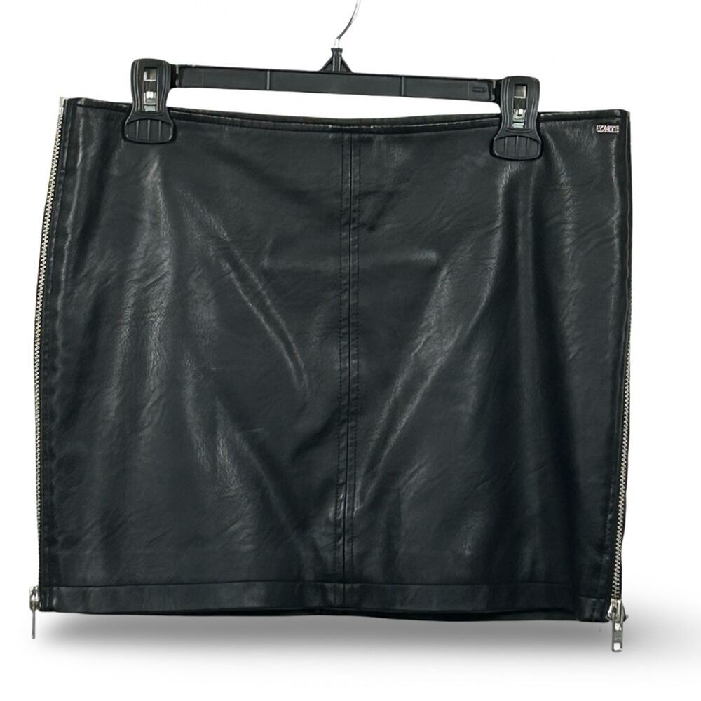 Obey Faux Leather Side Zipper Mini Skirt Size‎ 30 Glam Punk Streetwear Neutral